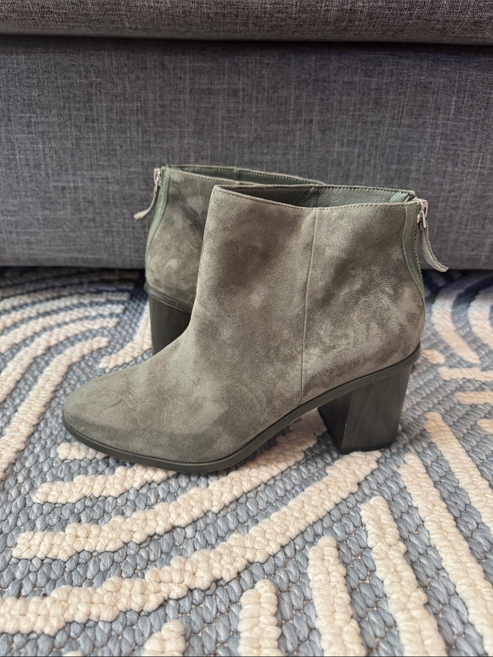 Splendid Gray Suede Leather Ankle Booties Women's Size 8.5 Block Heel Side Zip